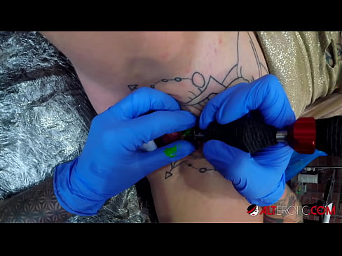 ❤️ Extrem tätowierte Hottie Sully Savage hat ein Tattoo auf ihrer Klitoris ️ Porno fb bei uns de.xxxlfv.top